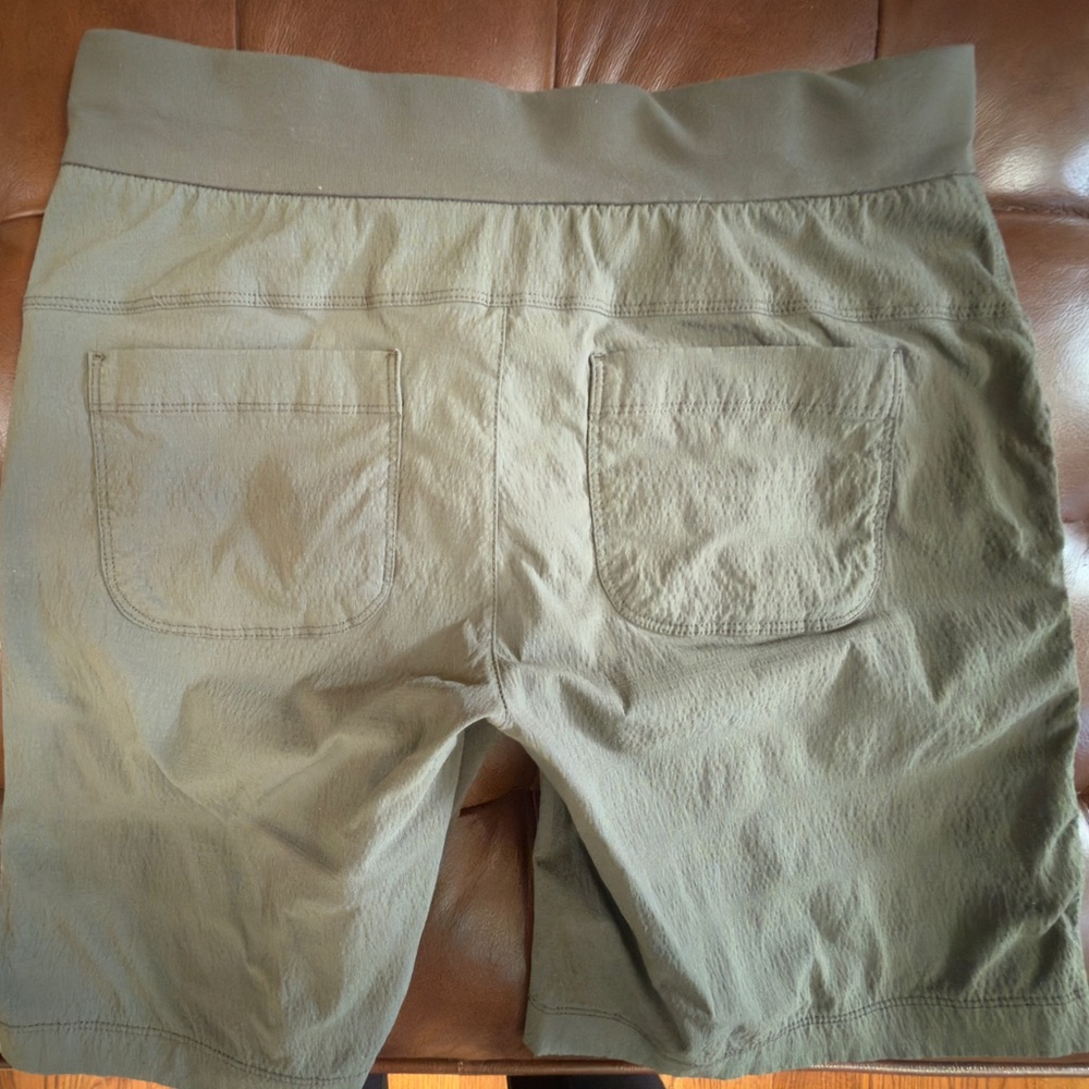 Athleta Trekkie Bermuda Shorts! NWOT - Picture 5 of 5